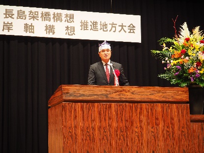 小里 泰弘　氏